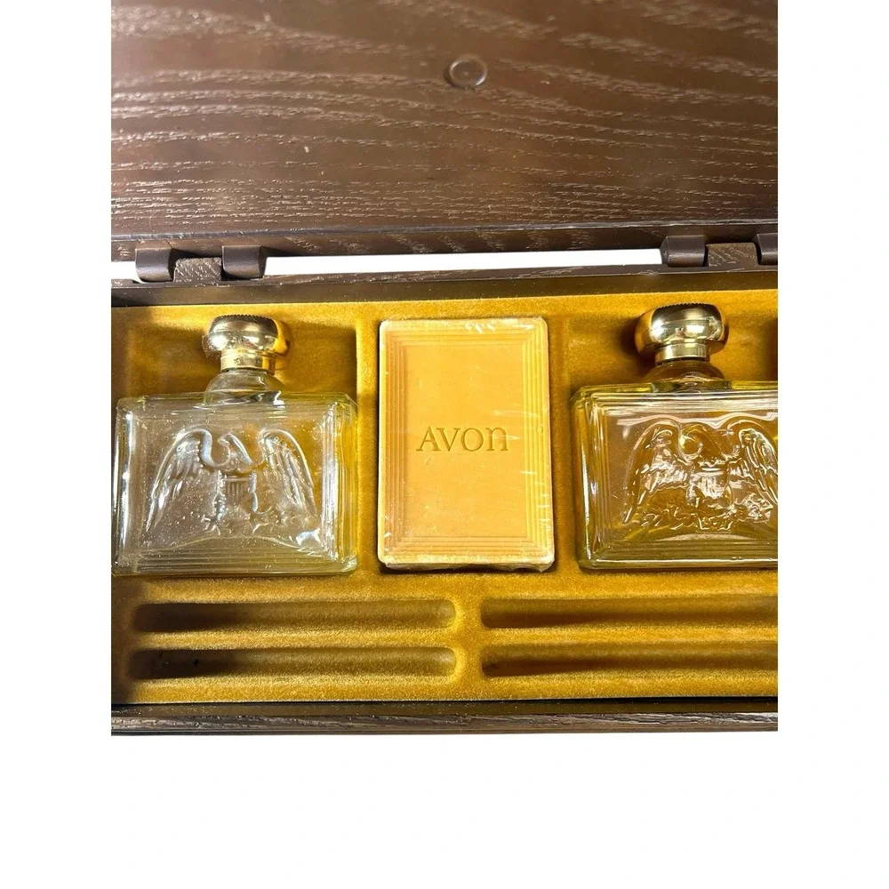EAGLE BOX AVON ORIGINAL DEEP WOODS COLOGNE, AFTER SHAVE‎ 3 FL OZ SOAP 5 OZ
